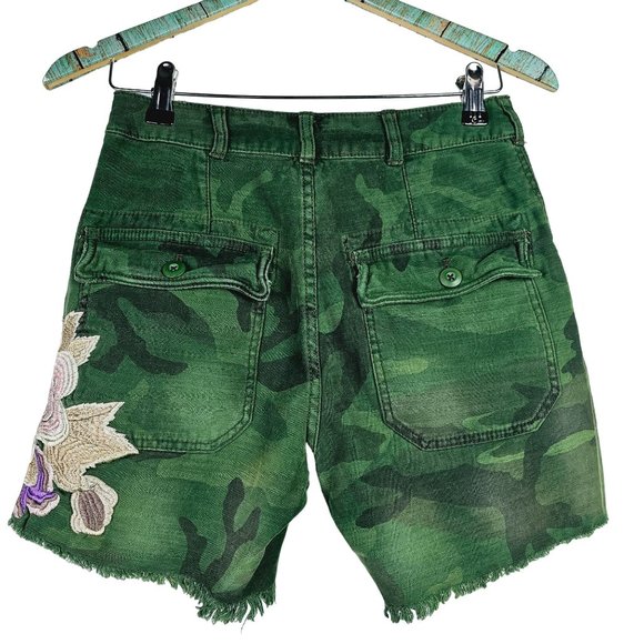 Free People Camo Embroidery Fray Hem Distressed Button Fly Shorts Sz 0 - Picture 4 of 12